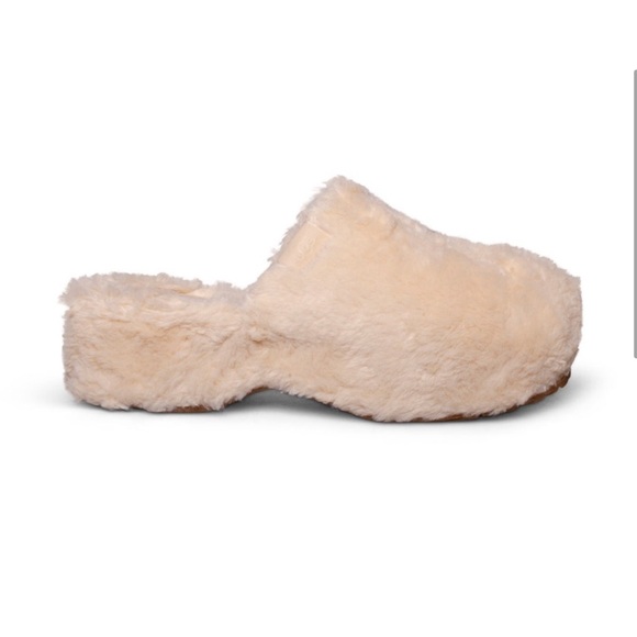 Fuzz Sugar Clog Uggs - Picture 3 of 6